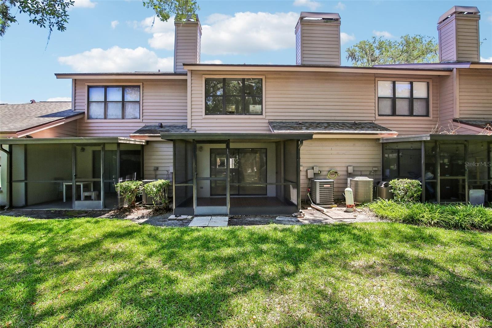 OAK PARK TWNHMS - Residential