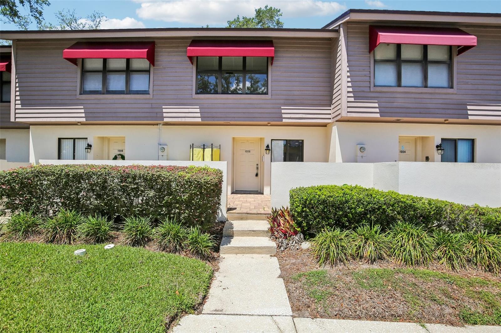 OAK PARK TWNHMS - Residential