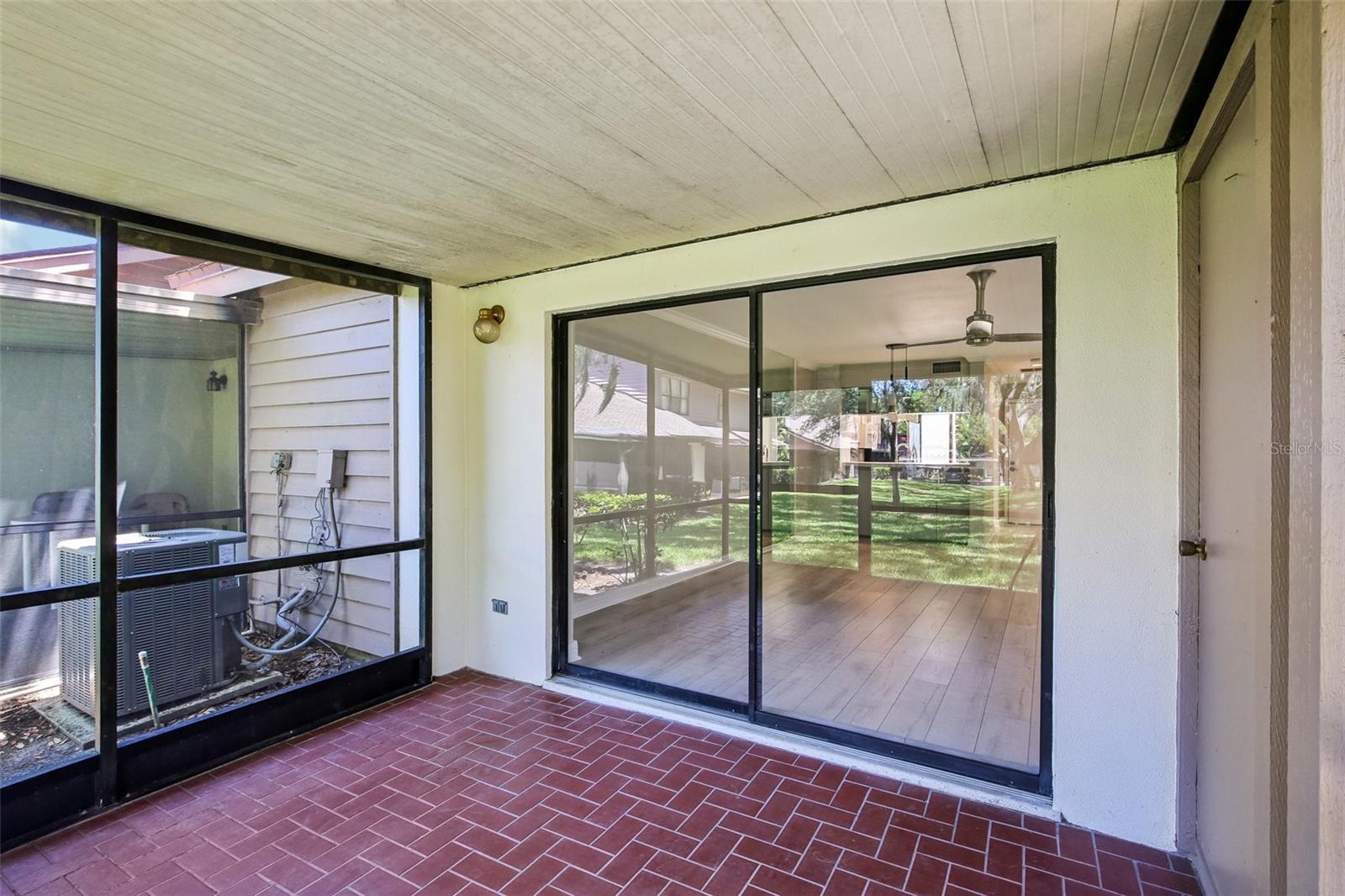 OAK PARK TWNHMS - Residential