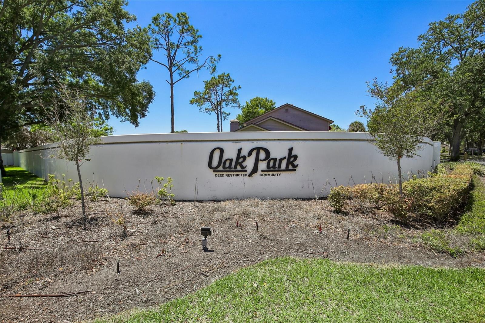 OAK PARK TWNHMS - Residential