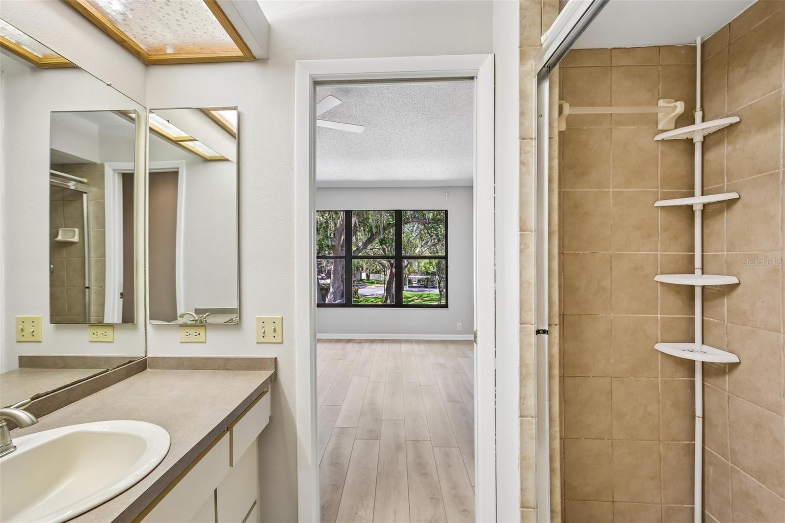 OAK PARK TWNHMS - Residential