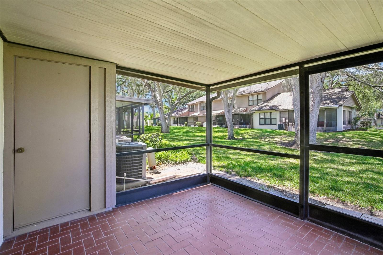 OAK PARK TWNHMS - Residential
