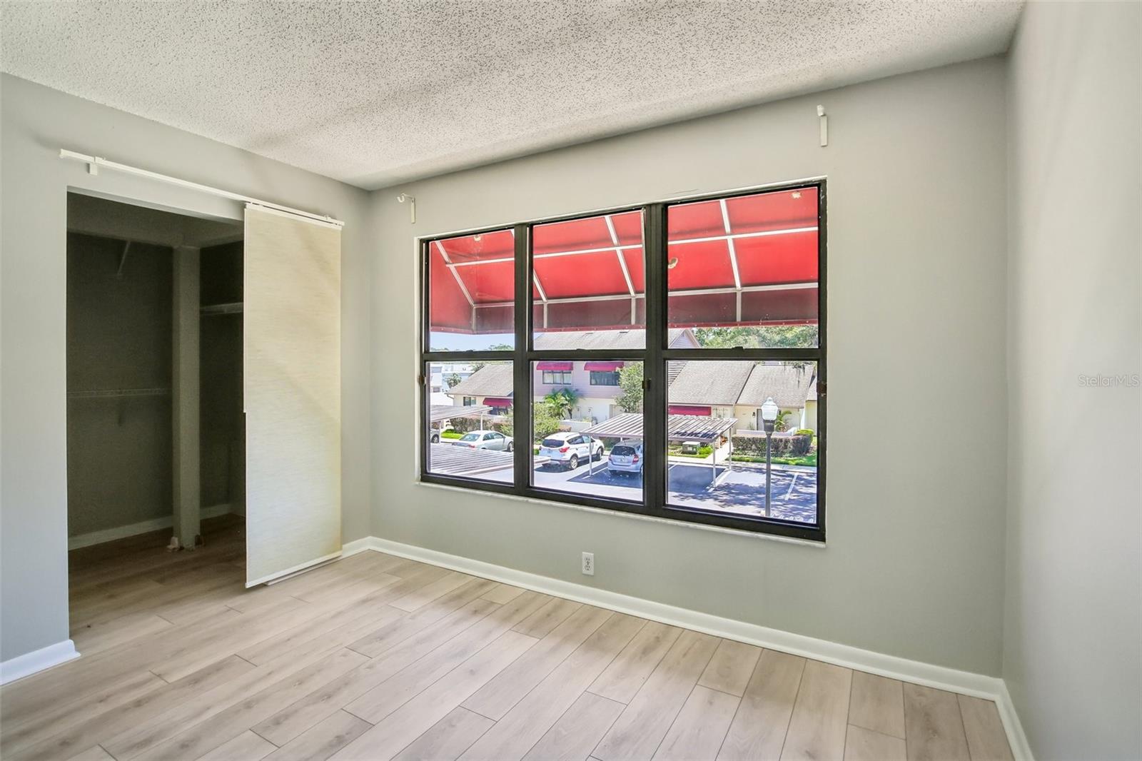 OAK PARK TWNHMS - Residential