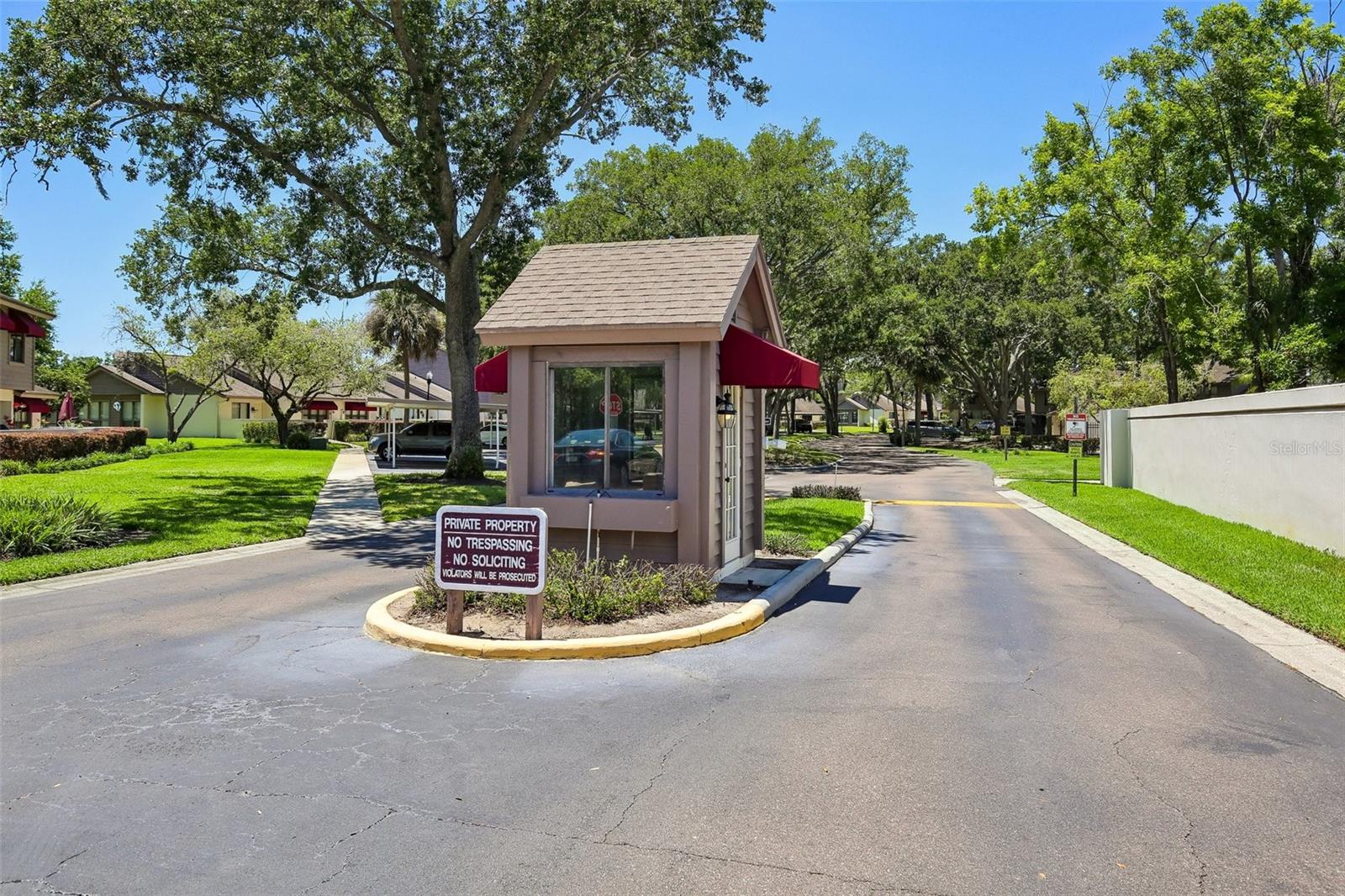 OAK PARK TWNHMS - Residential