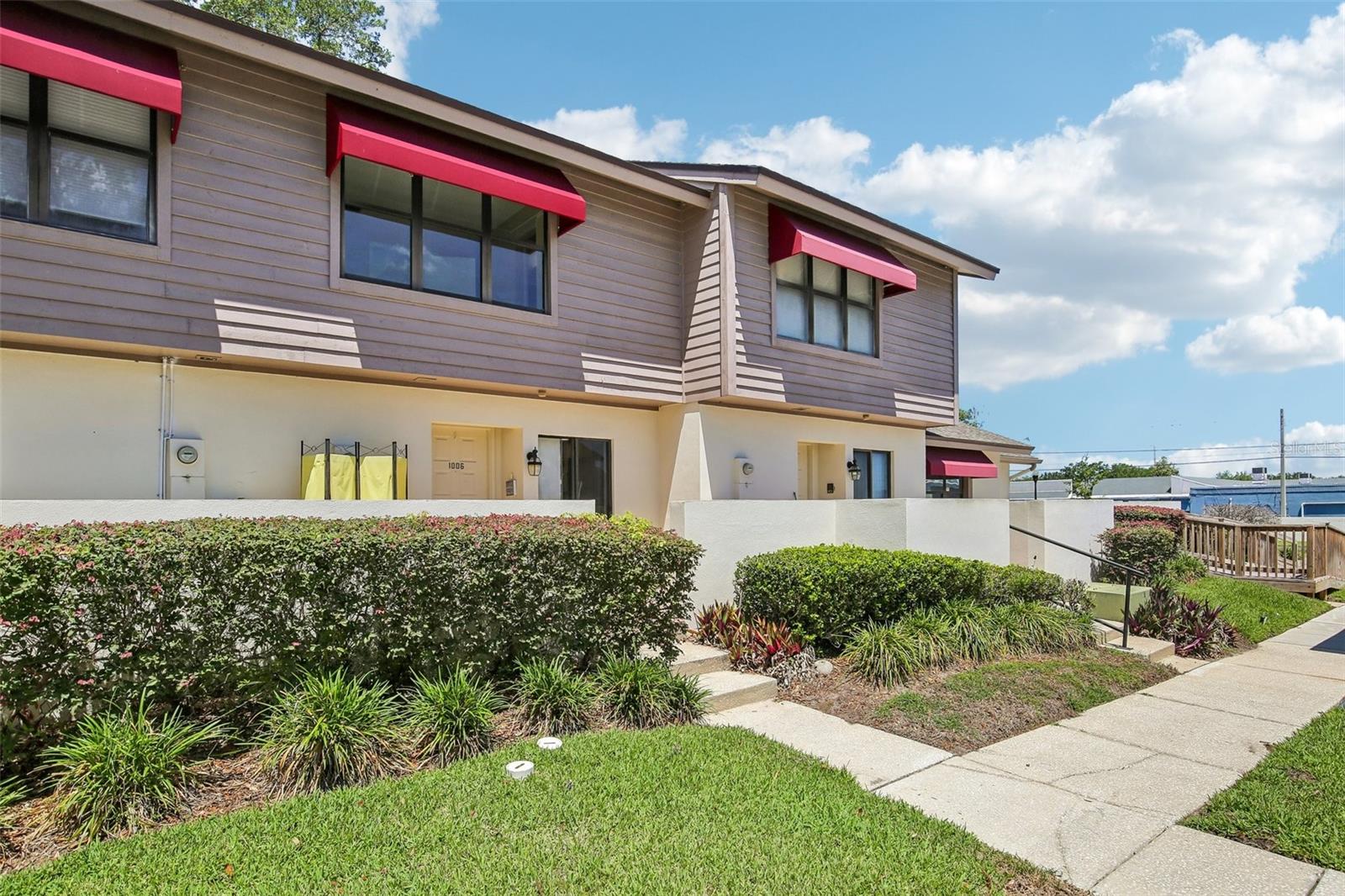 OAK PARK TWNHMS - Residential