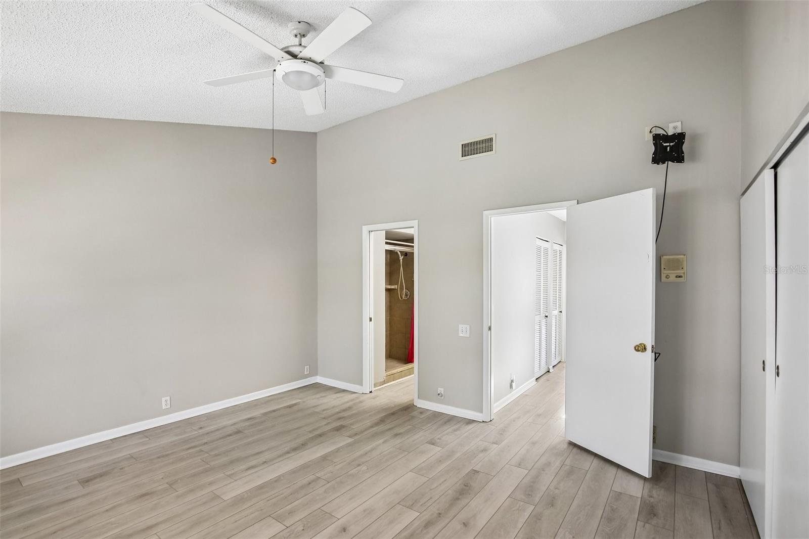 OAK PARK TWNHMS - Residential
