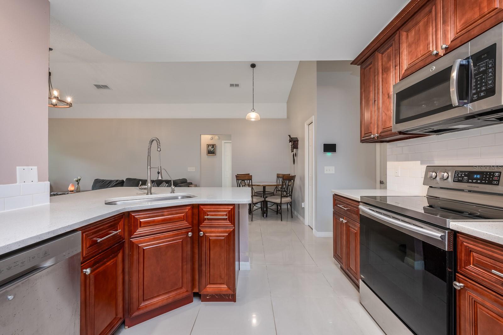 WATERSIDE - Residential