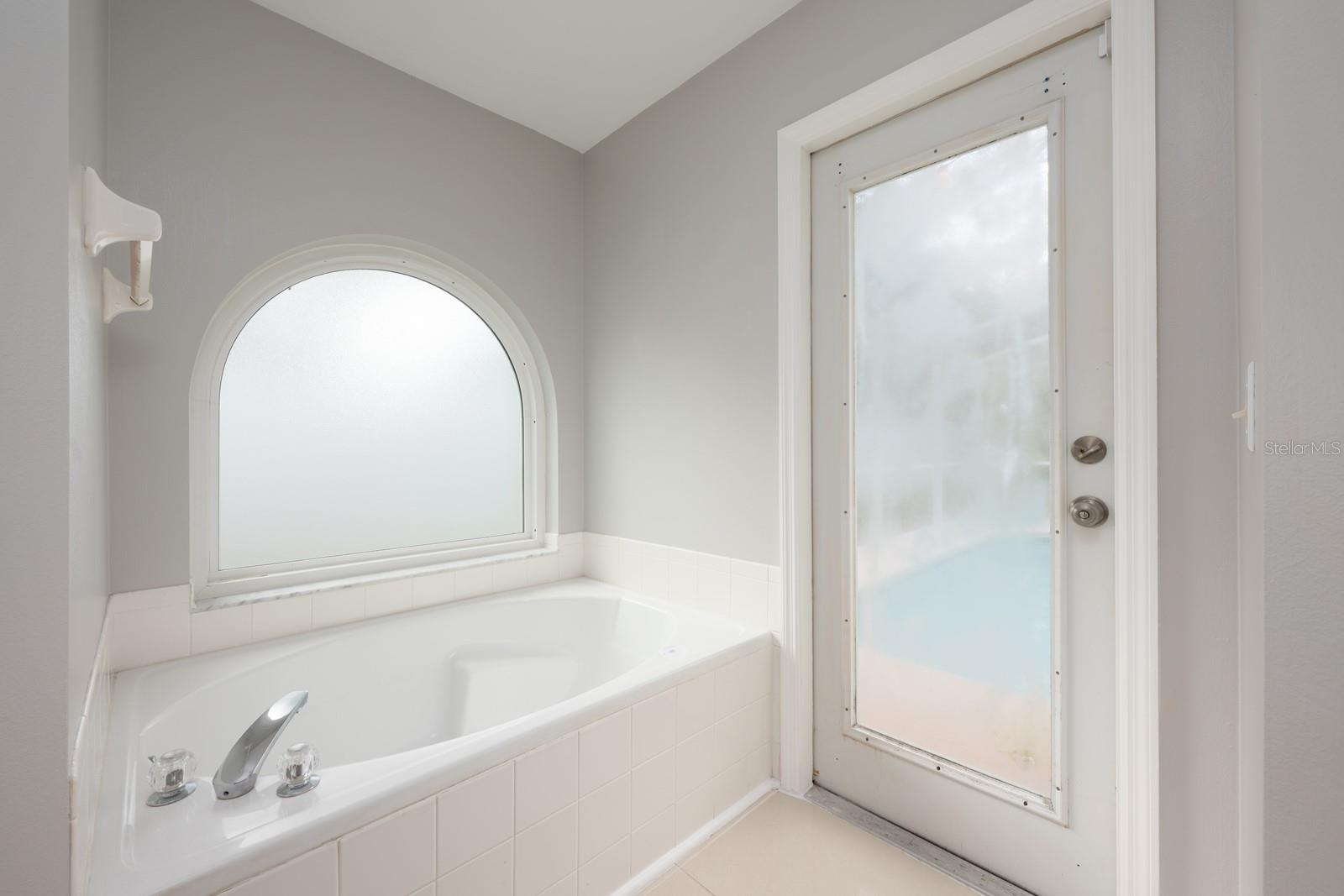 WATERSIDE - Residential