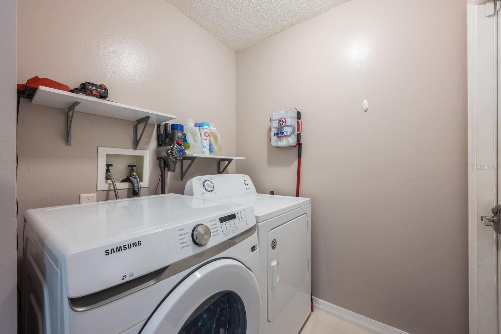 WATERSIDE - Residential