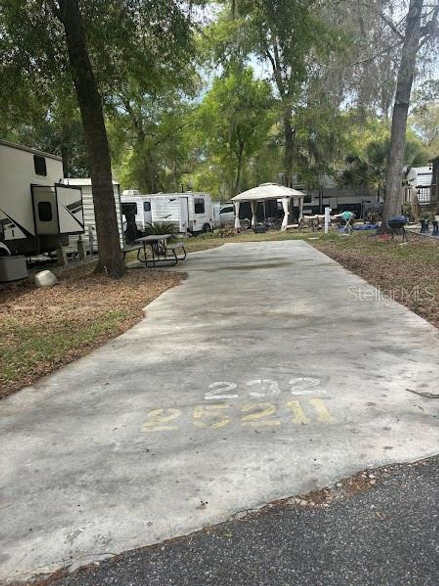 Affordable deeded rv lot -Salt Springs Resort has its own boat launch into little Lake Kerr and connects to big Lake Kerr for the fishermen or water activities! Not to mention all the nearby trails for hiking and adventure! Take a day trip and head to the beach, Daytona beach est. 45mins away!  Make this your weekend getaway or permanent home. Better yet Airbnb to make some extra cash. Only 40 minutes from Ocala FL & 23 miles to Palatka FL.. At the end of the day enjoy a swim in the 2 huge pools or shoot some horseshoes, play pickleball or basketball. This resort offers plenty of amenities that will keep you busy.