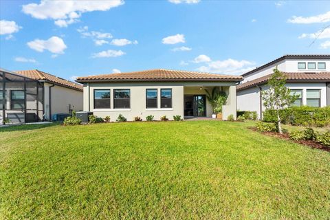 A home in PALMETTO