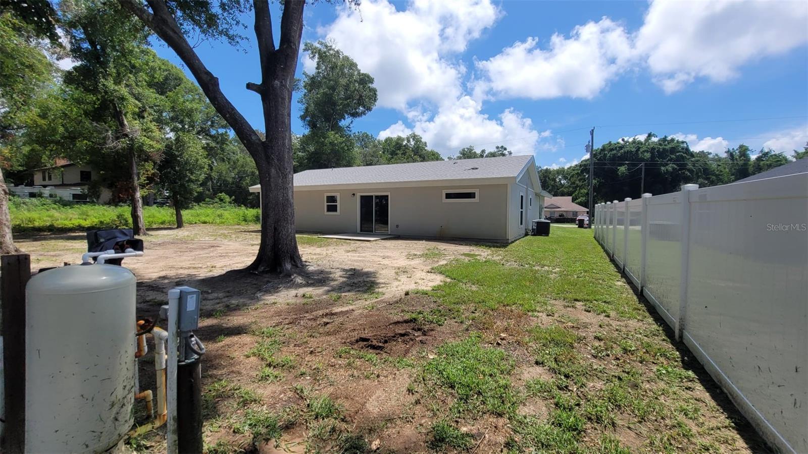 8193 - LAKE WEIR SHORES - Residential Lease