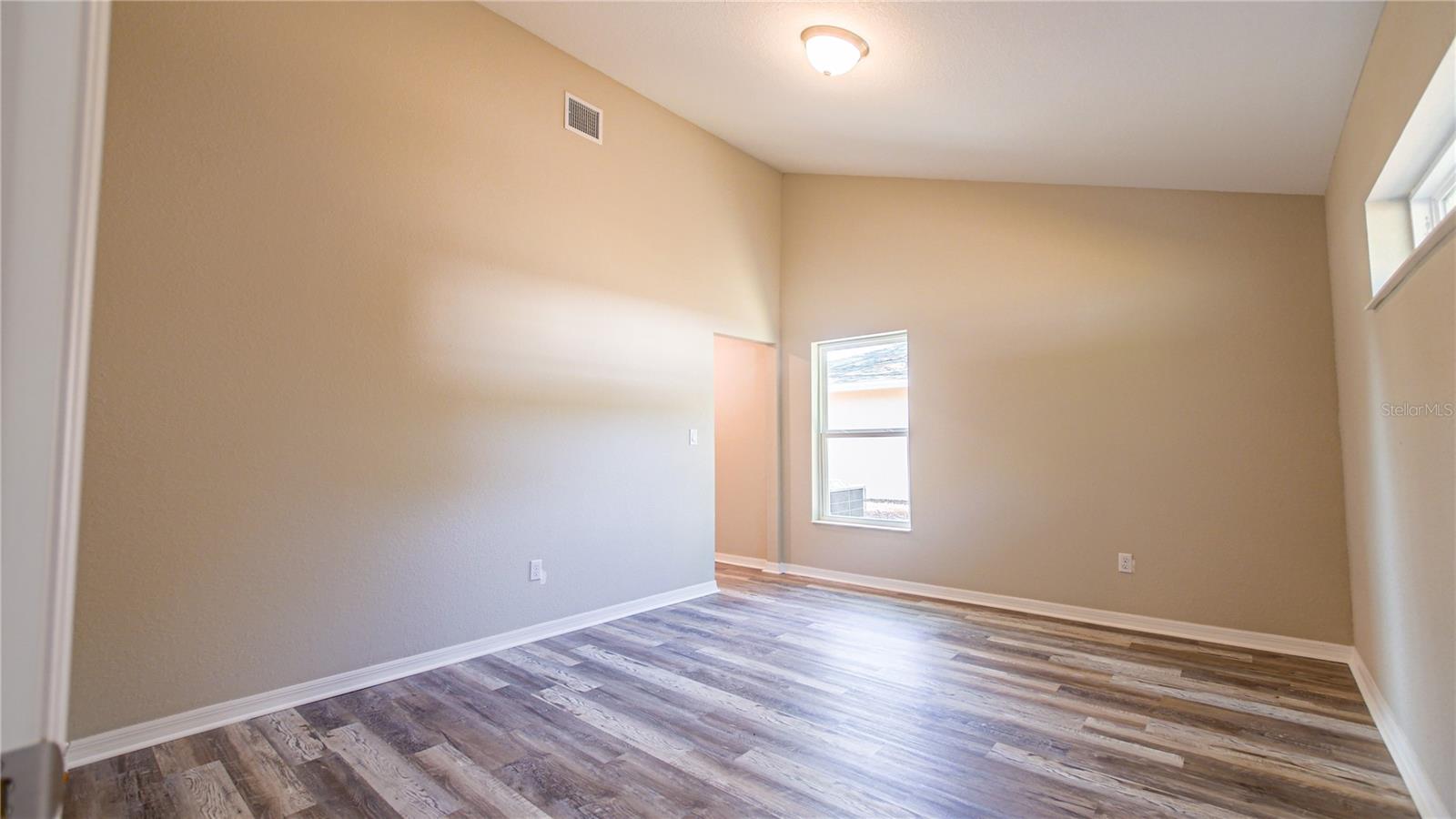 8193 - LAKE WEIR SHORES - Residential Lease