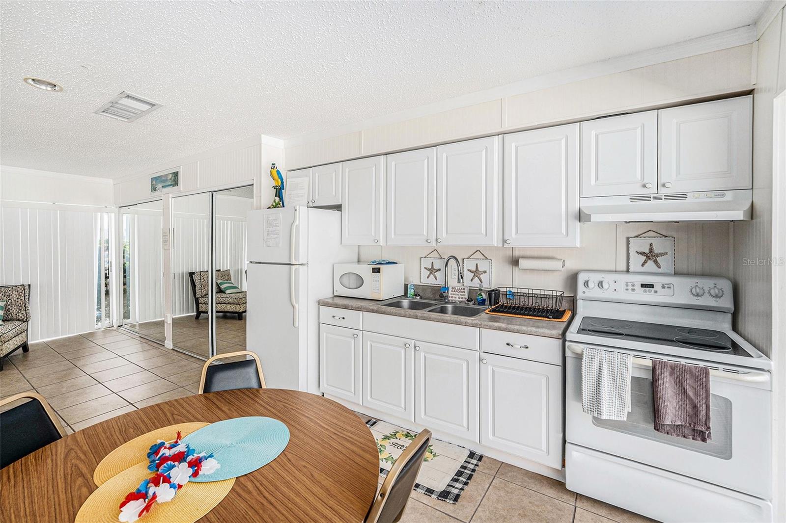 BELLEAIR GARDENS CONDO - Residential