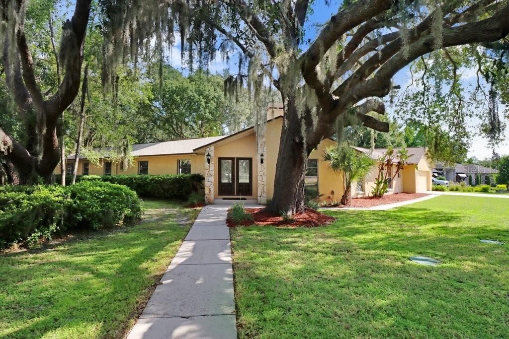 Photo of 11806 Shadow Run Boulevard, Riverview, FL 33569 (MLS # TB8411634)