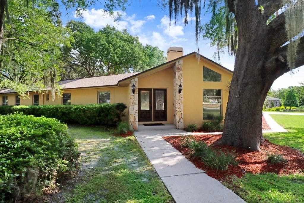 Photo of 11806 Shadow Run Boulevard, Riverview, FL 33569 (MLS # TB8411634)