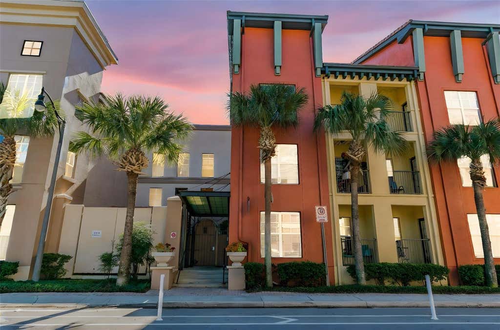 Photo of 2411 W Horatio Street #538, Tampa, FL 33609 (MLS # TB8510933)
