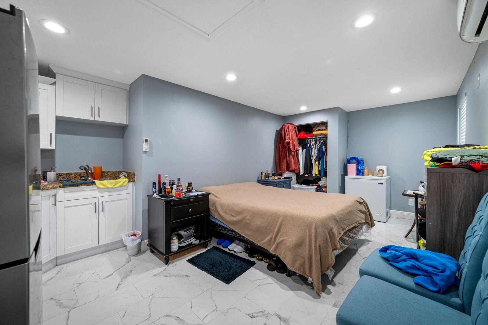 COUNTRY RUN UNIT II - Residential