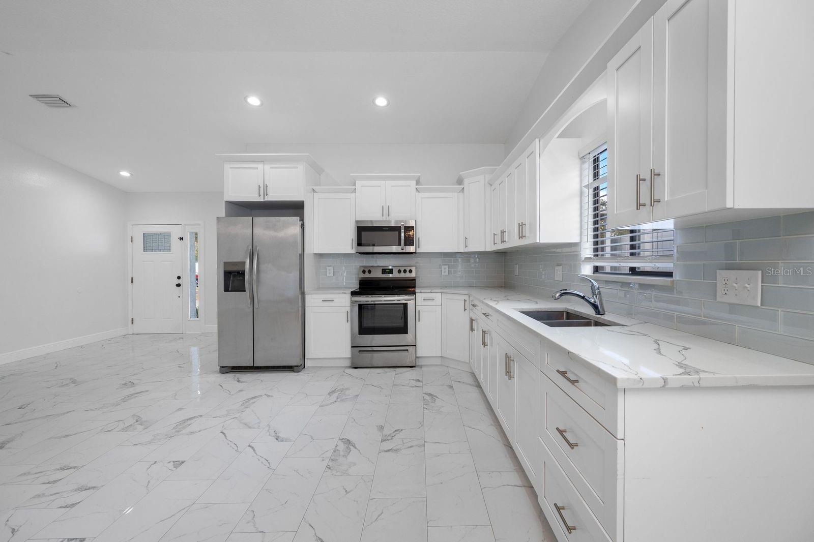 COUNTRY RUN UNIT II - Residential