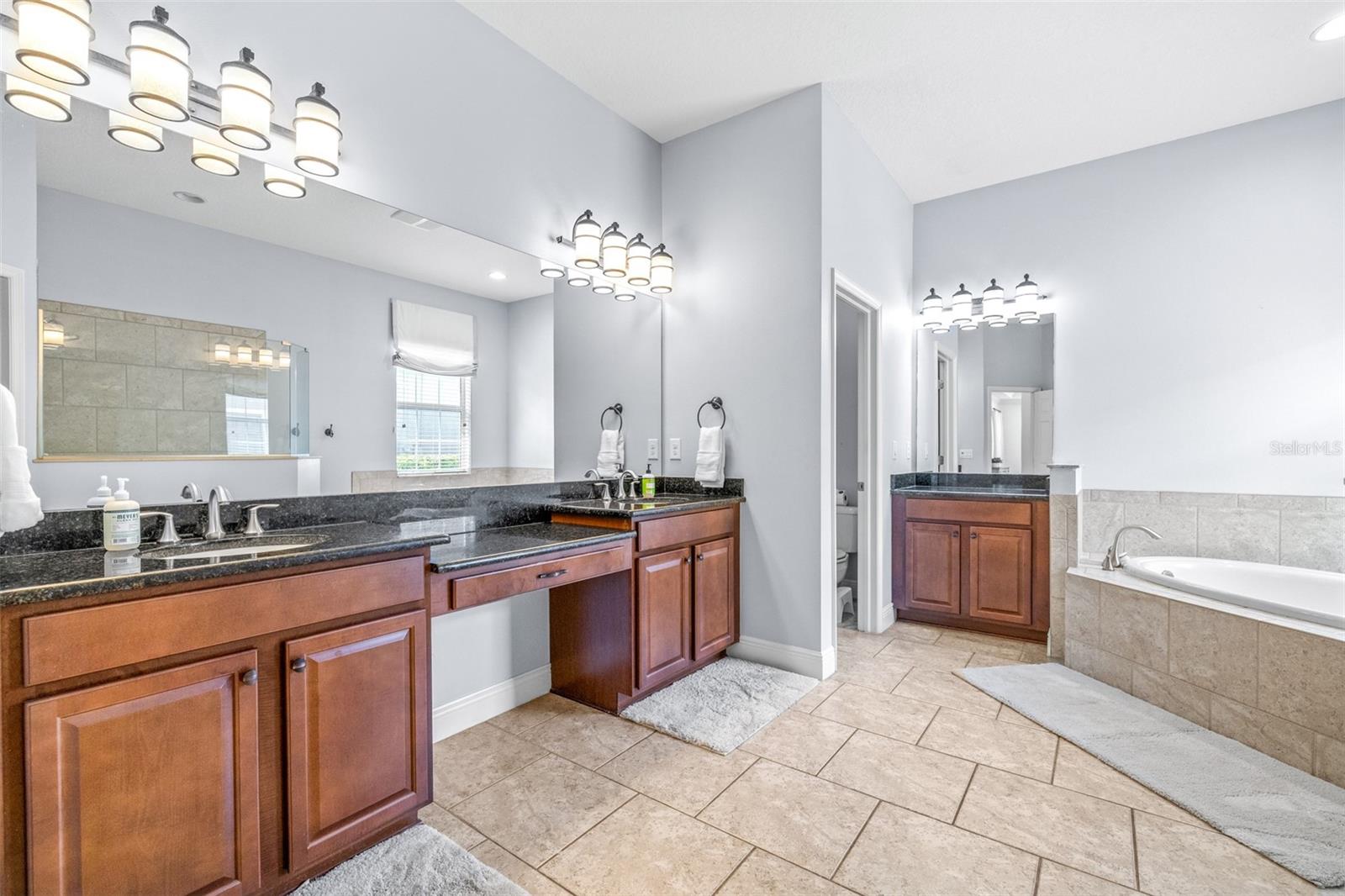 SEVEN OAKS - Residential