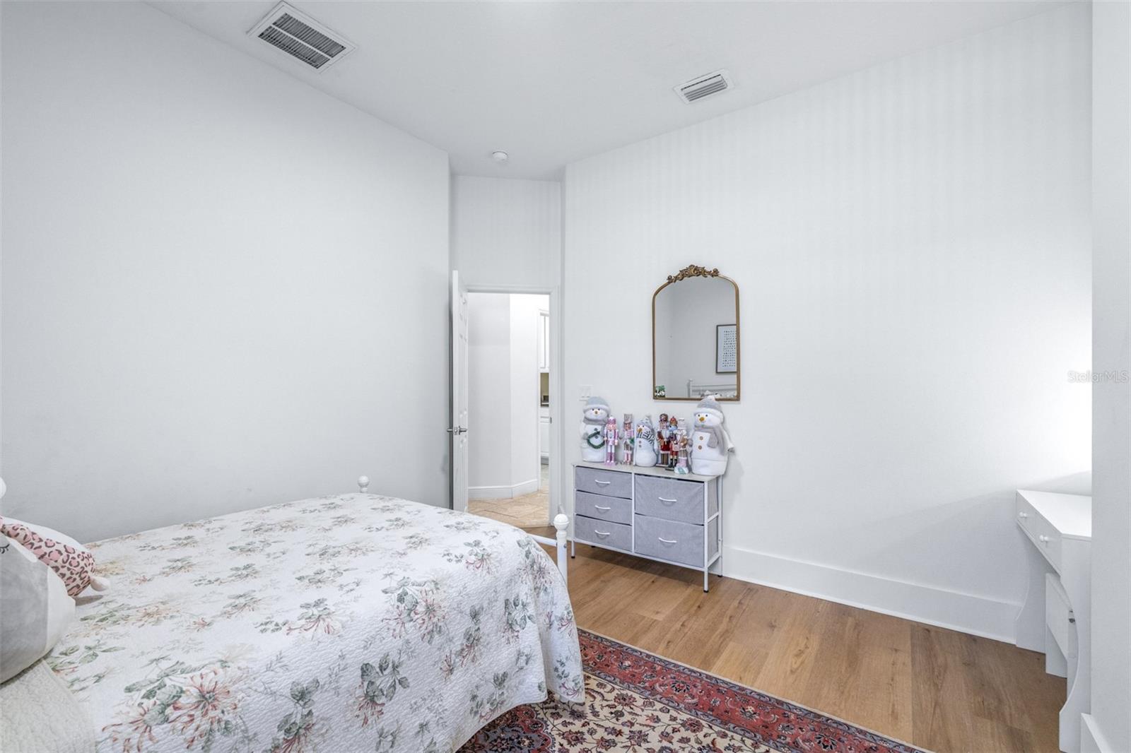 SEVEN OAKS - Residential