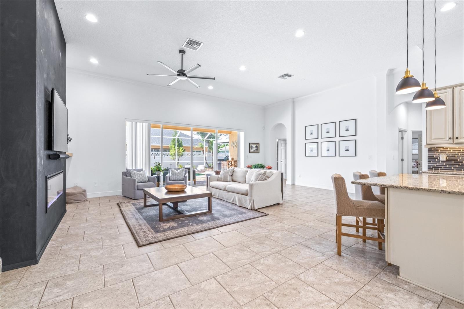 SEVEN OAKS - Residential