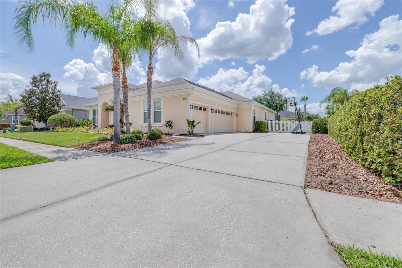 SEVEN OAKS - Residential