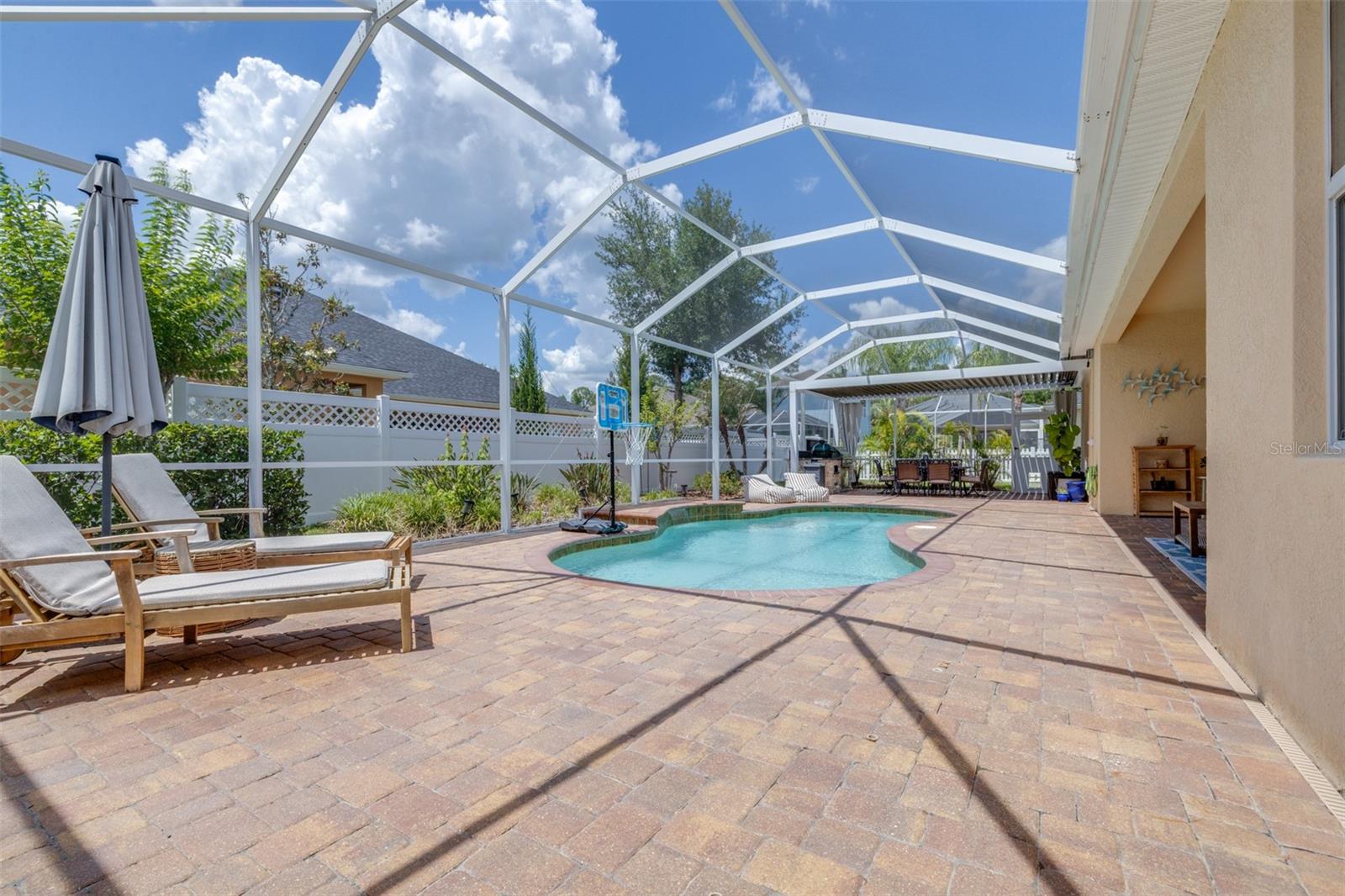 SEVEN OAKS - Residential
