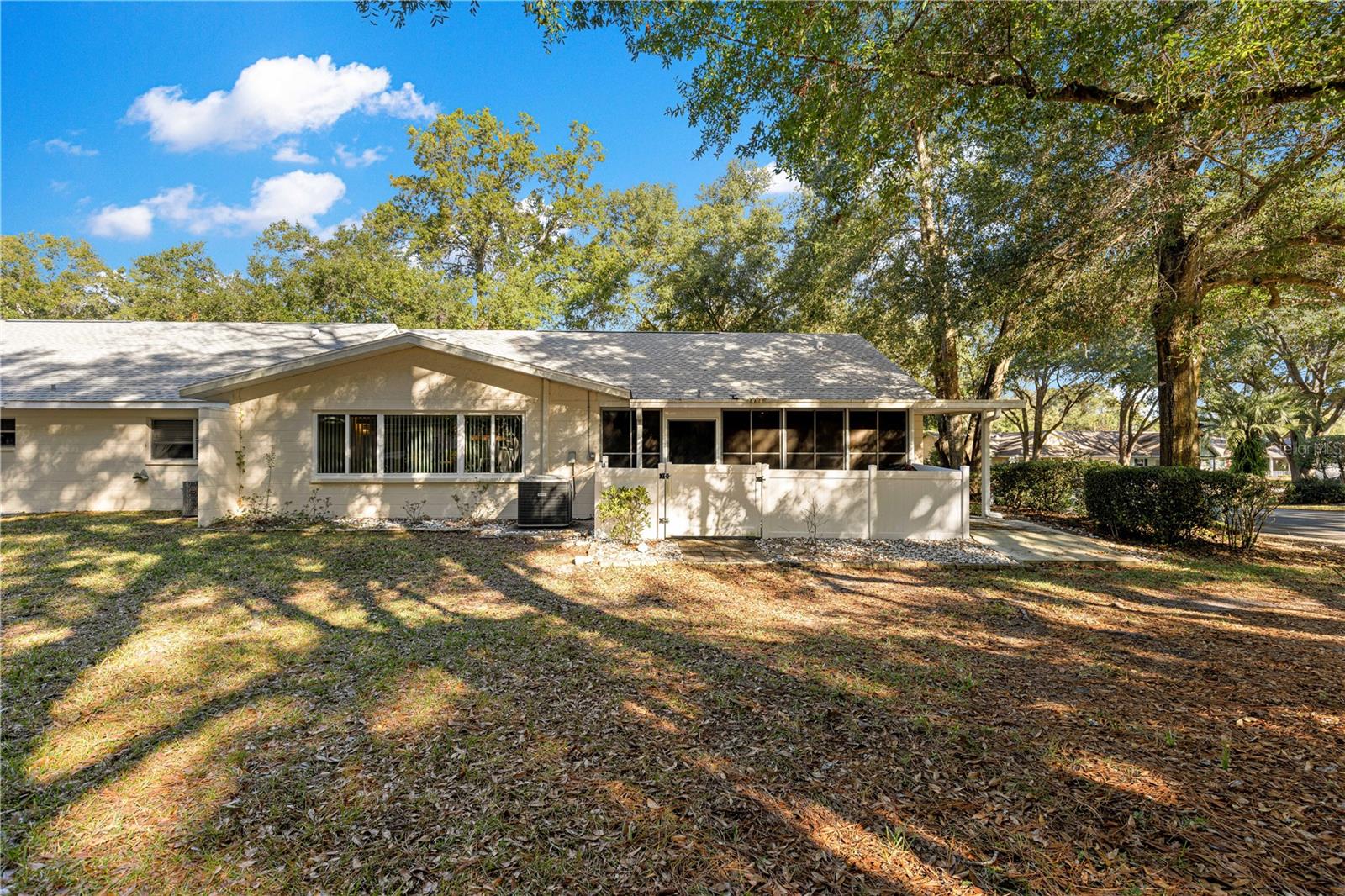 ON TOP OF THE WORLD - Residential