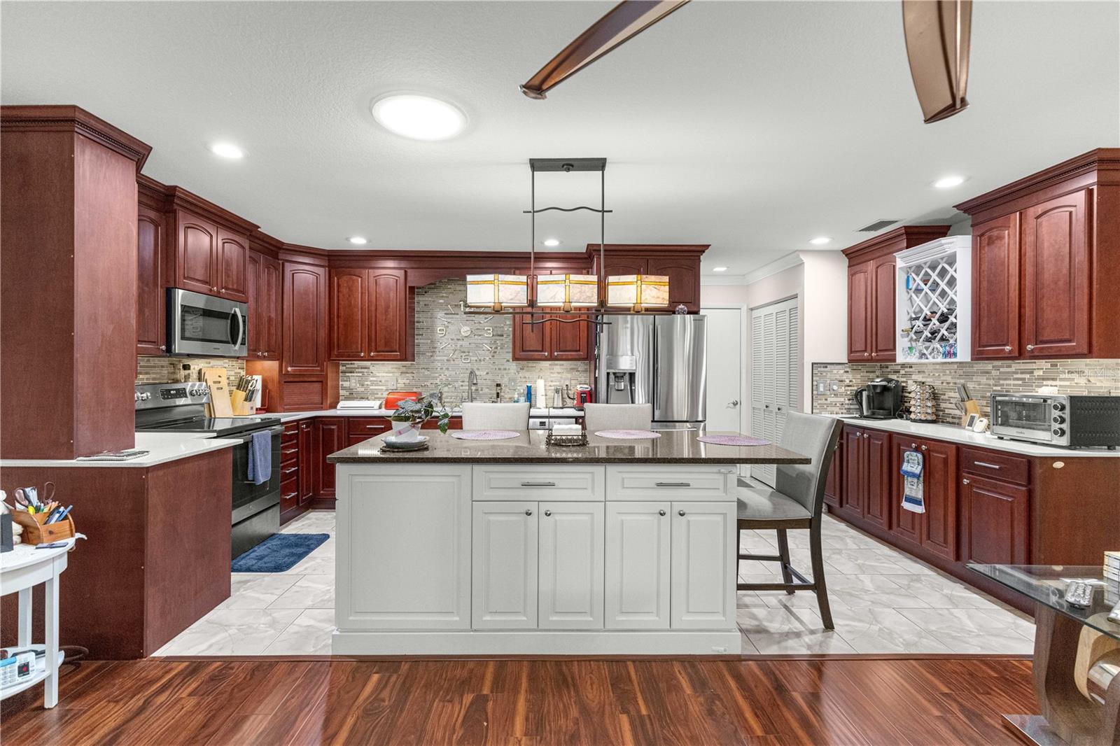 ON TOP OF THE WORLD - Residential