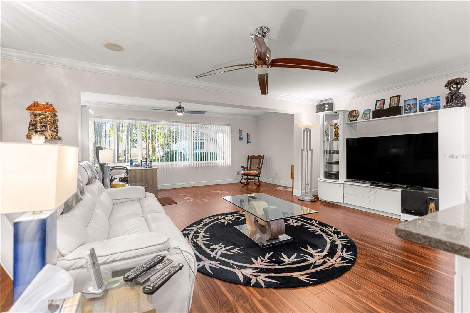 ON TOP OF THE WORLD - Residential