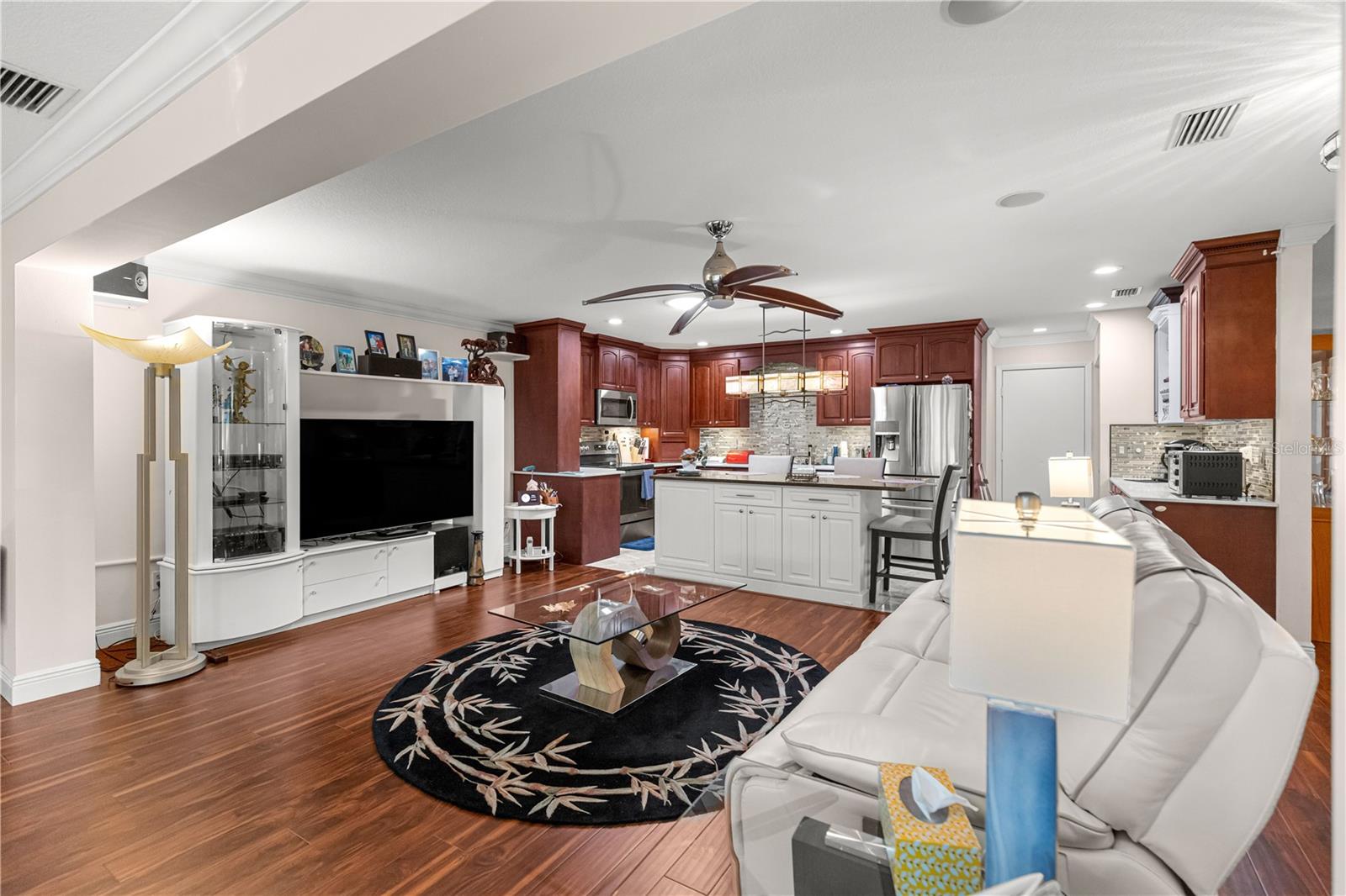 ON TOP OF THE WORLD - Residential