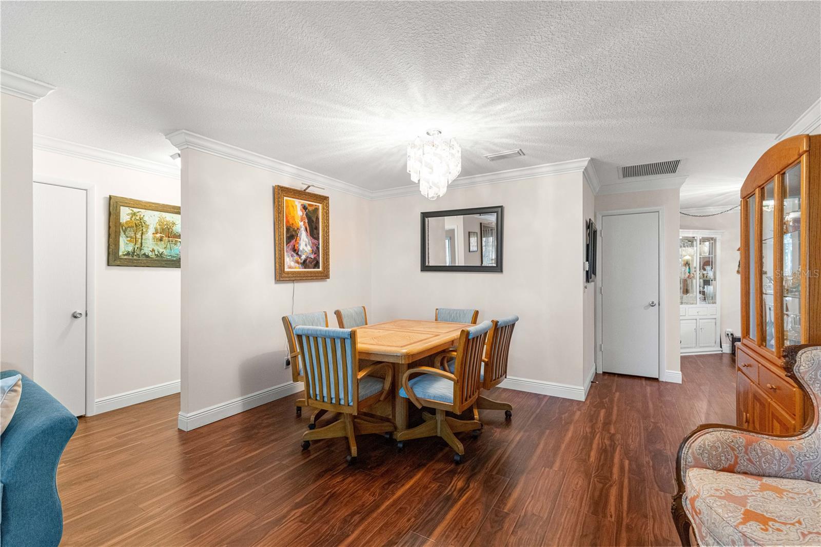 ON TOP OF THE WORLD - Residential