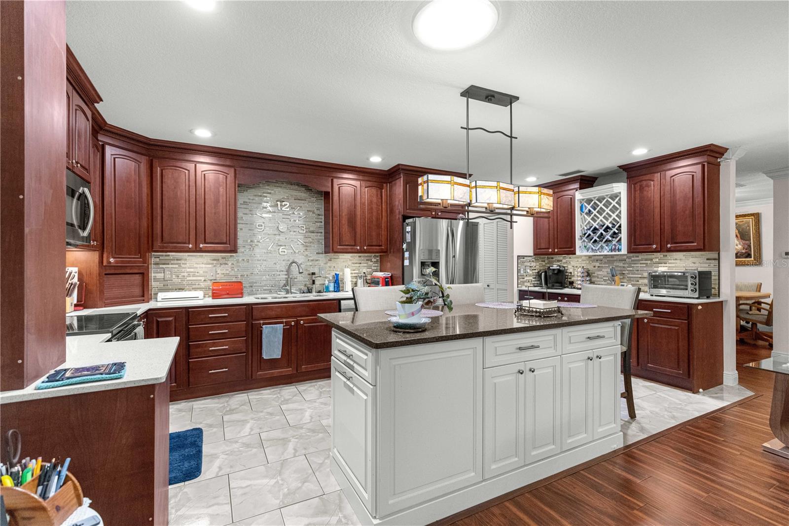 ON TOP OF THE WORLD - Residential