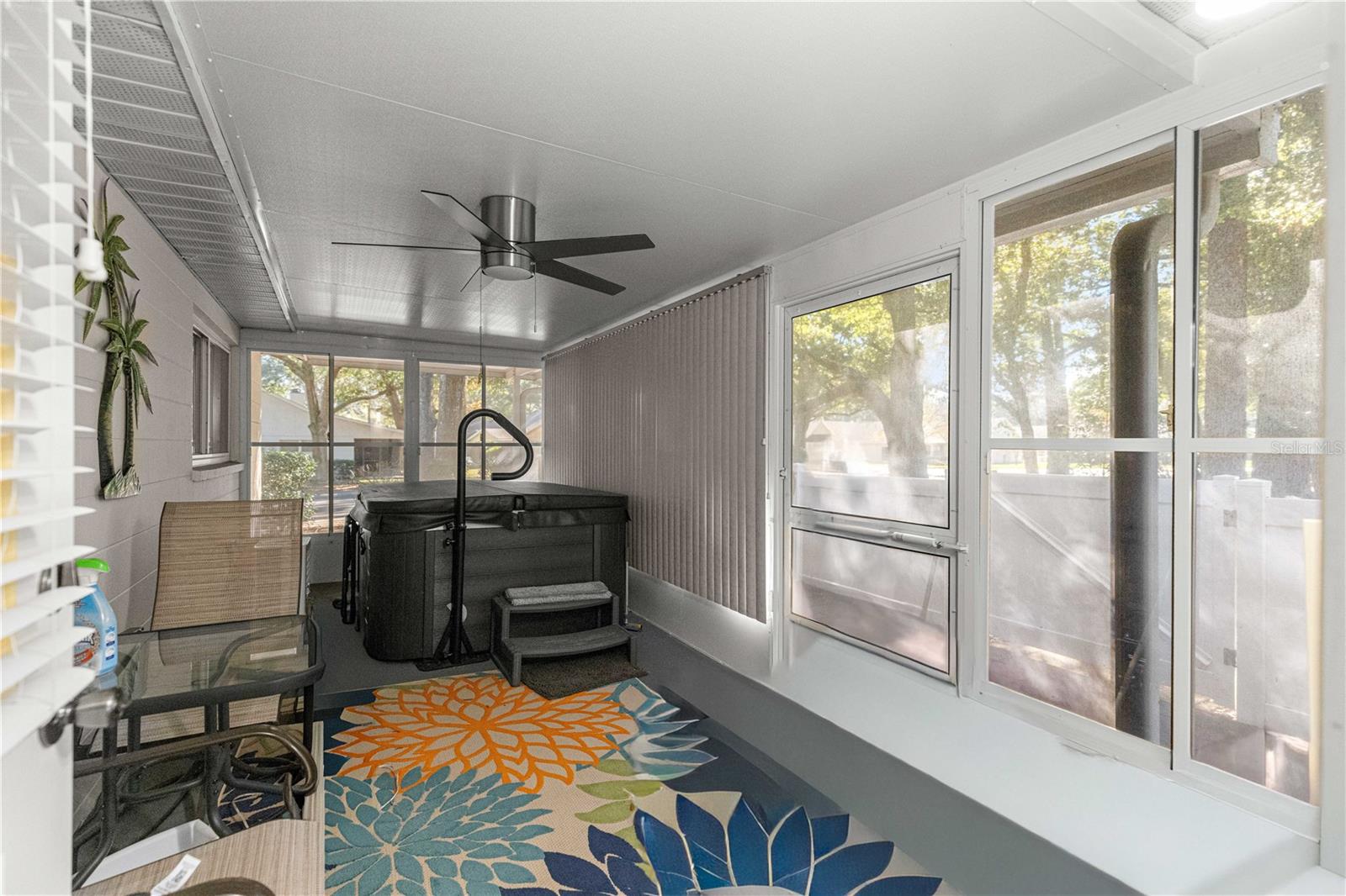 ON TOP OF THE WORLD - Residential