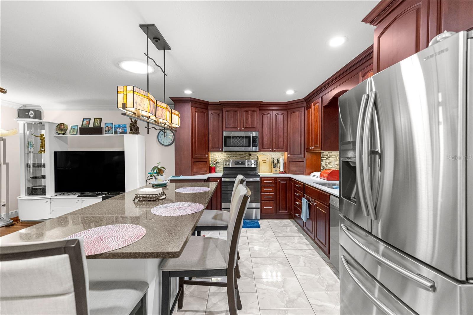 ON TOP OF THE WORLD - Residential