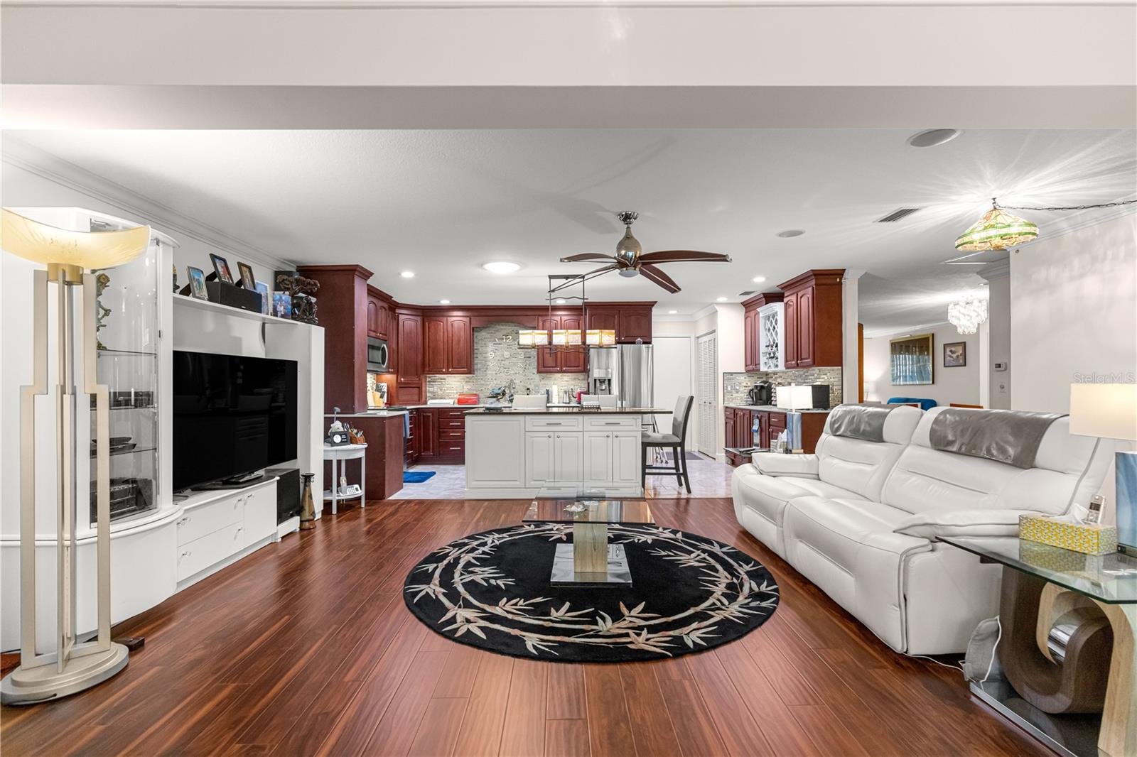 ON TOP OF THE WORLD - Residential