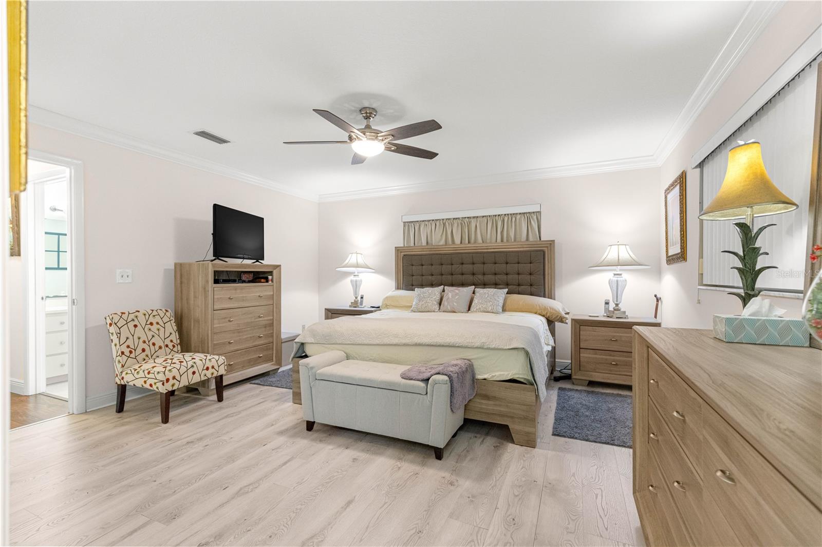 ON TOP OF THE WORLD - Residential