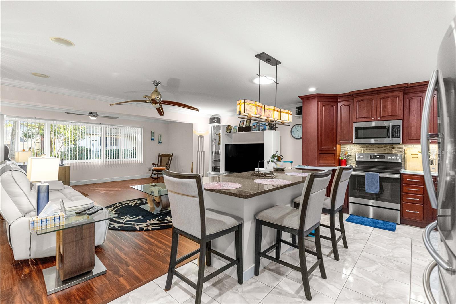 ON TOP OF THE WORLD - Residential