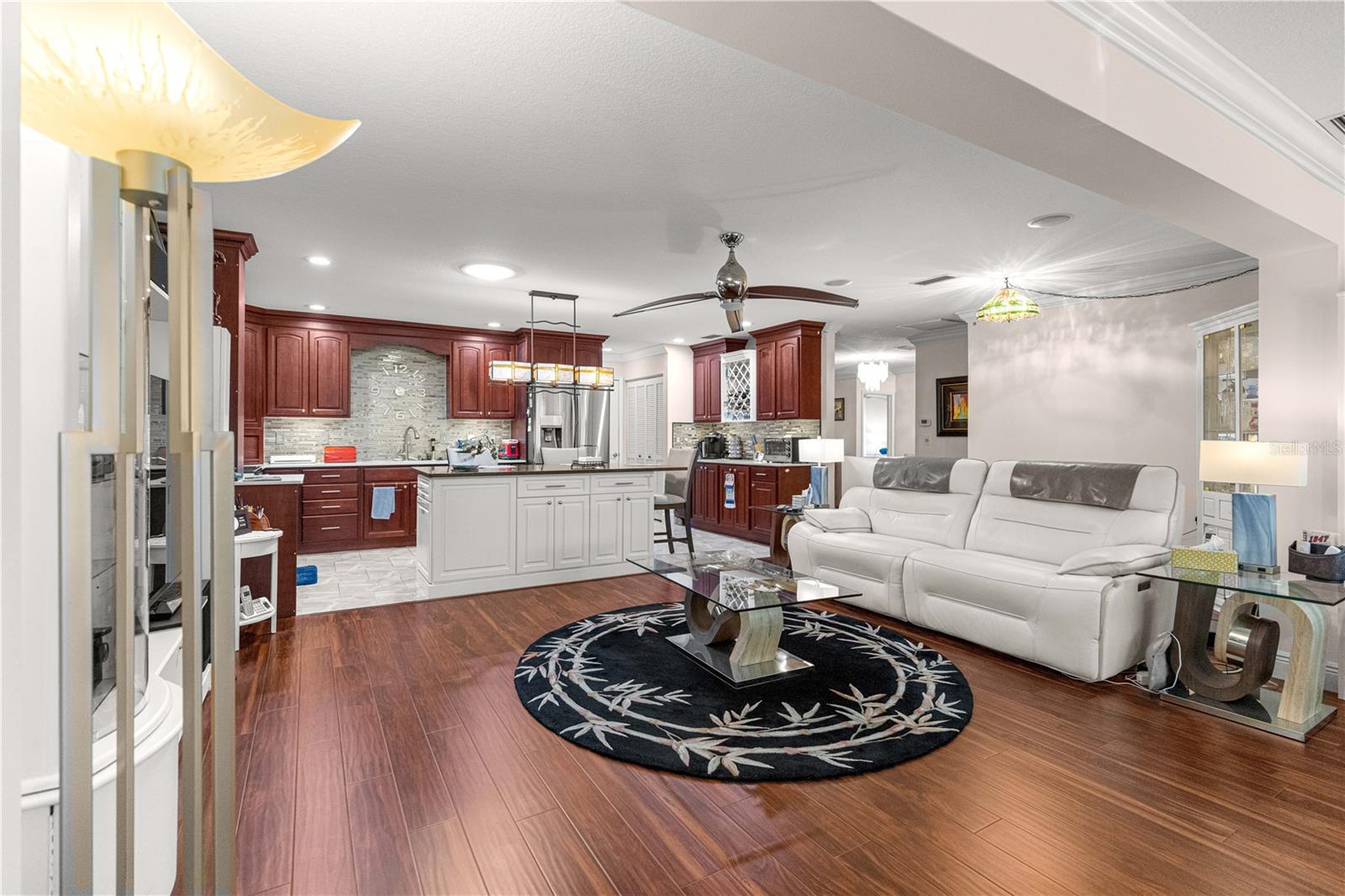 ON TOP OF THE WORLD - Residential