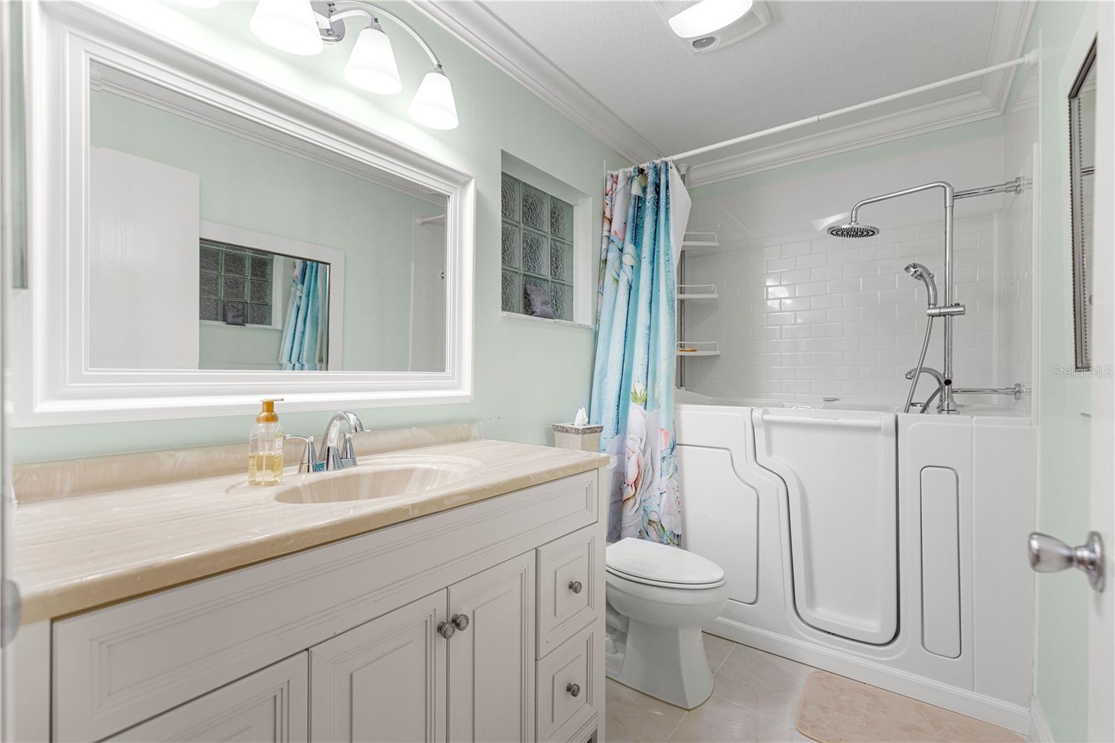 ON TOP OF THE WORLD - Residential