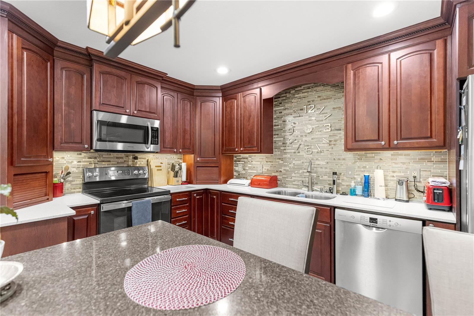 ON TOP OF THE WORLD - Residential