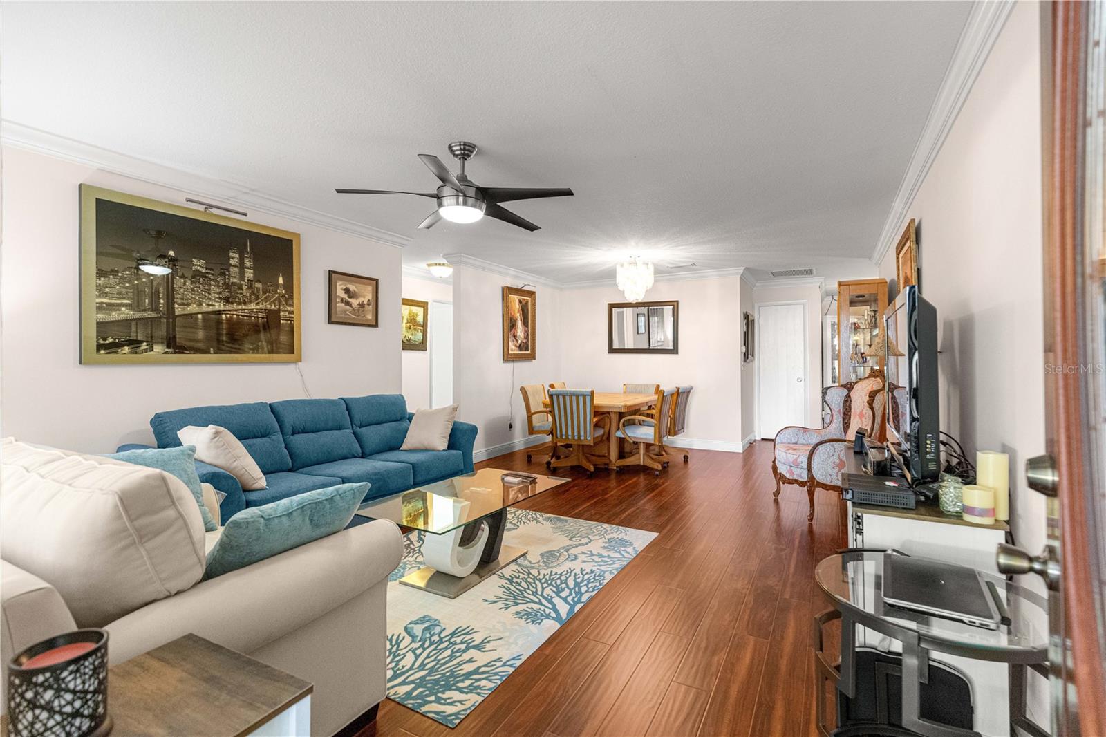 ON TOP OF THE WORLD - Residential