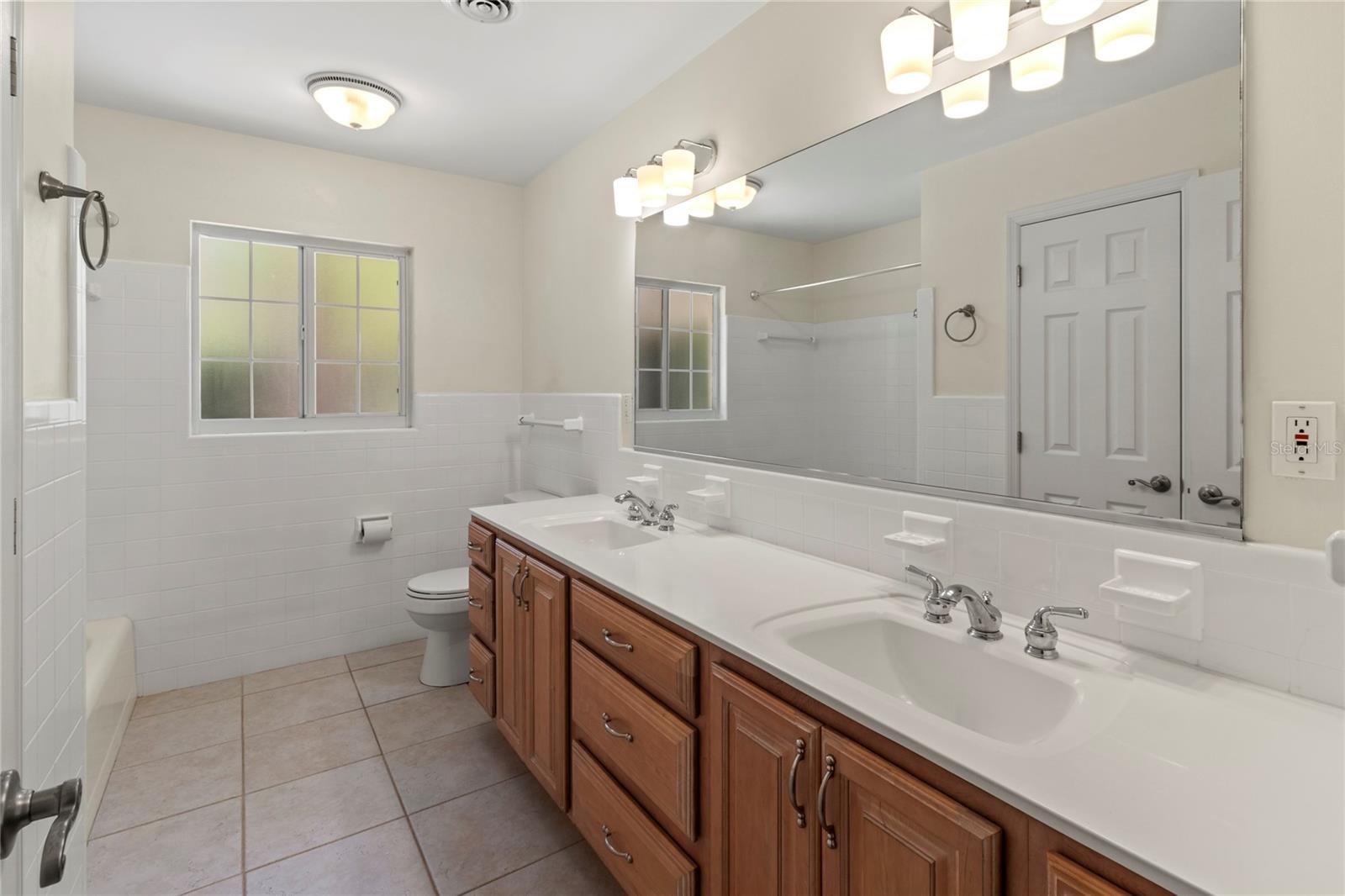 PINE SHORES ESTATE 3RD ADD - Residential Lease
