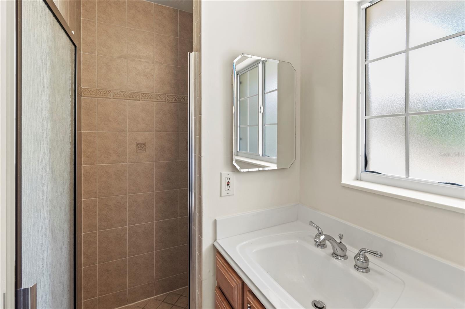PINE SHORES ESTATE 3RD ADD - Residential Lease
