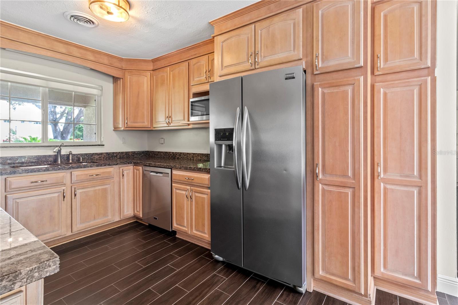 PINE SHORES ESTATE 3RD ADD - Residential Lease