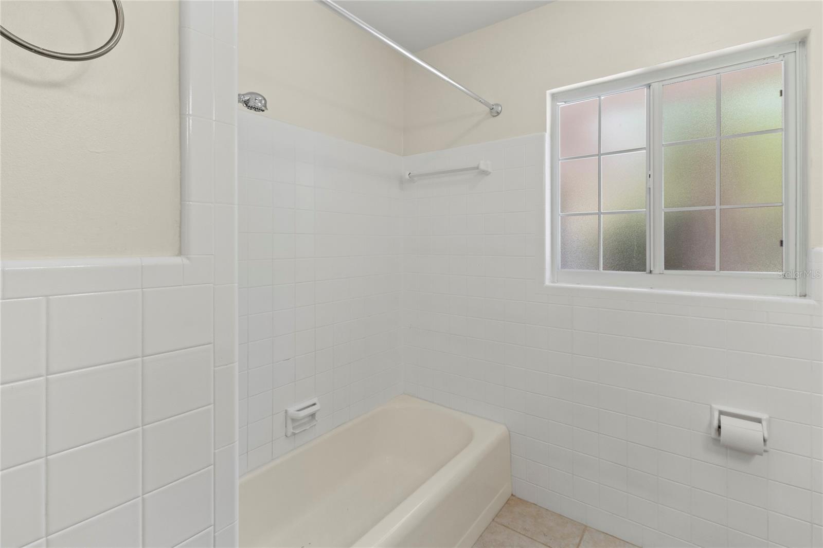 PINE SHORES ESTATE 3RD ADD - Residential Lease
