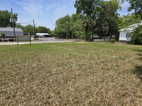 Tiny photo for 33 NW 3rd Street, Williston, FL 32696 (MLS # OM723029)
