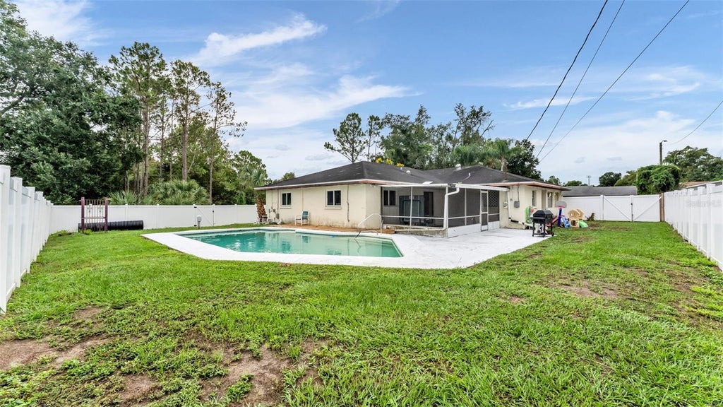 Photo of 1330 Auburn Street, Lakeland, FL 33801 (MLS # L4965614)