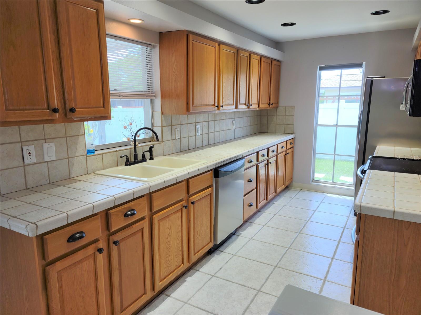 SOUTH VENICE - Residential Lease